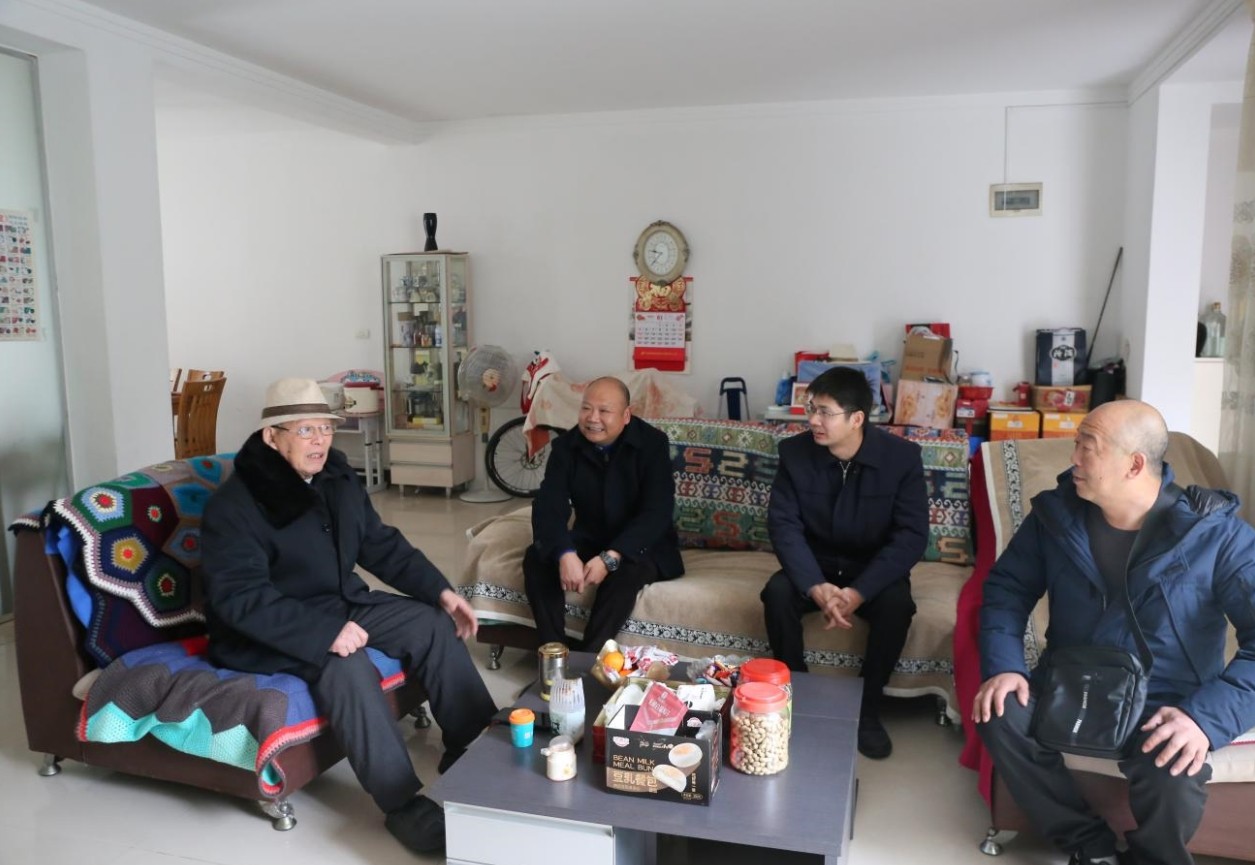 潘龙走访.jpg