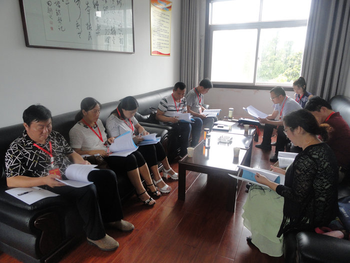 C:\Documents and Settings\Administrator\桌面\2016.7.5公安法院邀请人大代表旁听庭审\开庭前向人大代表介绍案情和庭审要求.JPG