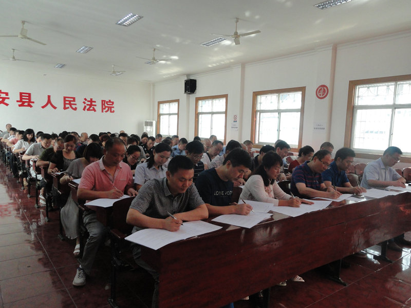 C:\Documents and Settings\Administrator\桌面\2016.8.29公安法院开展“两学一做”学习教育百题知识竞赛活动\院领导带头参加.JPG