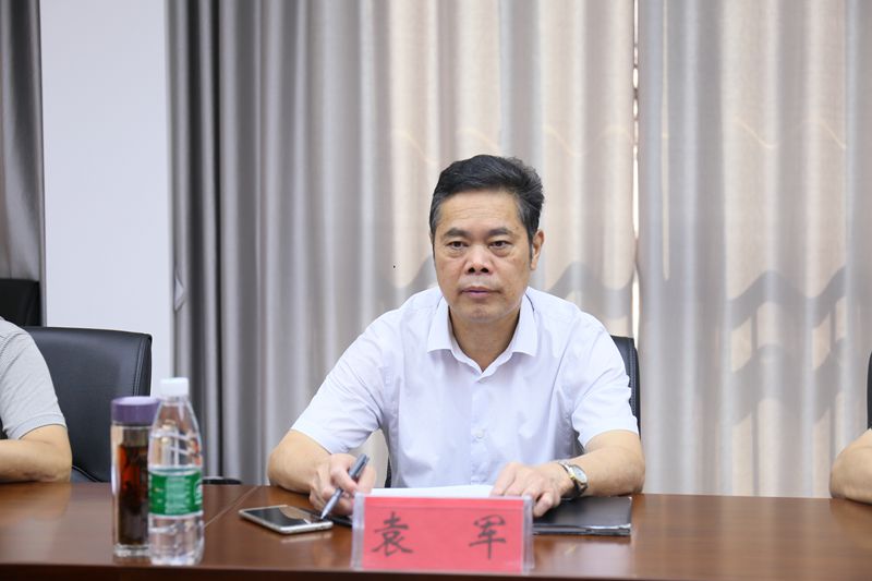 袁军.jpg
